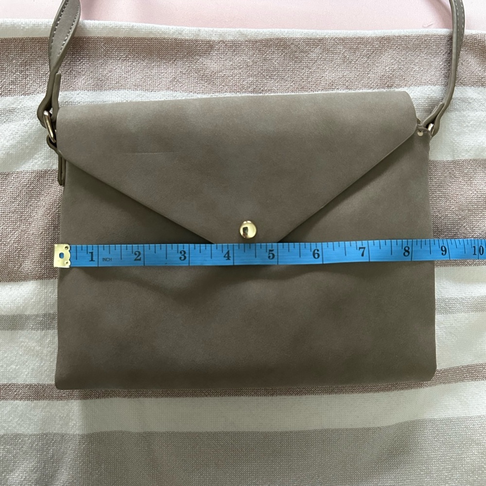 Taupe Shoulder Bag with Roomy Zippered Interior Spaces - Picture 5 of 6